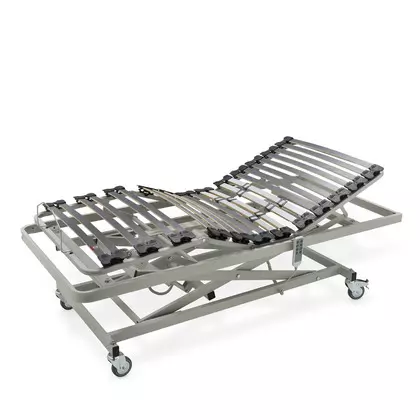 Cama de hospital con carro elevador
